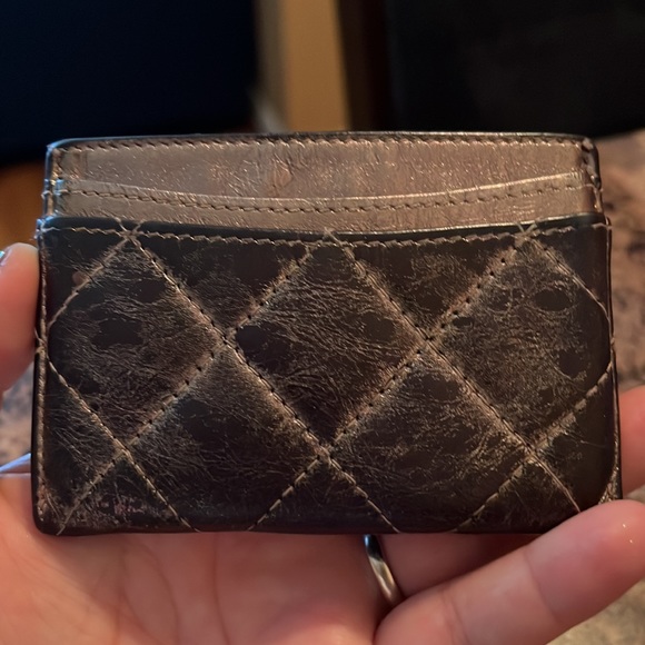 CHANEL - Metallic Aged calfskin quilted reissue card holder bronze color - Picture 6 of 8